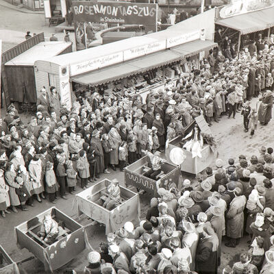 1959 - Umzug über den Rummel auf dem Marktplatz